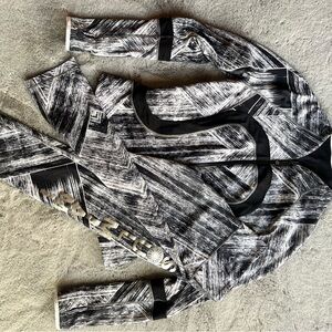 AUTHENTIC LULULEMON Reversible Black and White Graphic Jacket and Legging Set